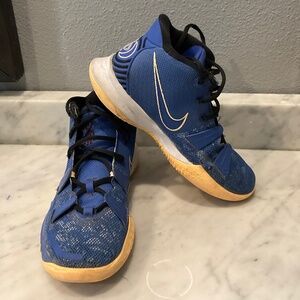 Nike Kyrie 7 Sisterhood Basketball Shoes Size US 4.5Y